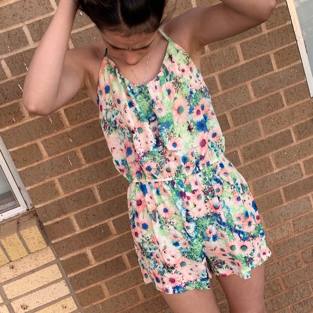 🌼 Flowy Floral Romper
